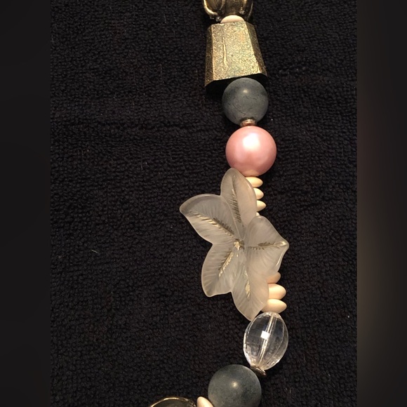 Vintage Romantic Floral Wood & Resin Necklace with Matching Bracelet & Earrings - Picture 3 of 7